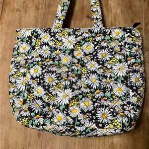 Vera Bradley Insulated Lunch Tote in Daisies
